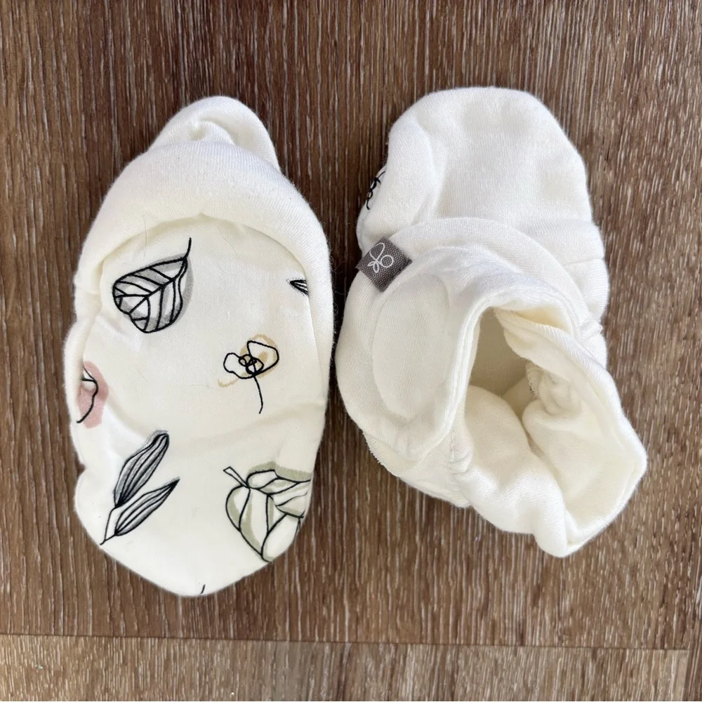 NWOT Goumi Kids Stay-on Bootie Set of 2 (Organic Cotton) Size: 3-6months